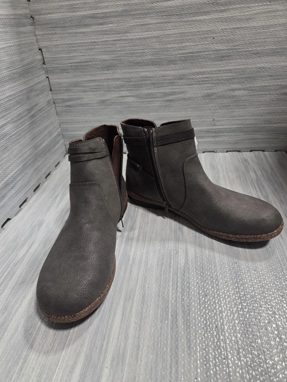 Women's BOC Addi Leather Flat Heel Booties US Shoe Size: 11